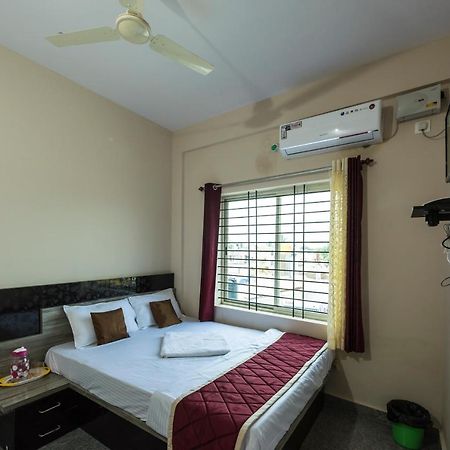 Oyo 9544 Hotel Crown Residency Mysore Exterior foto